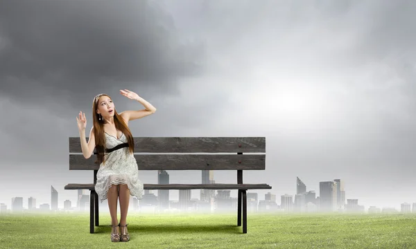 Girl on bench — Stock Photo, Image