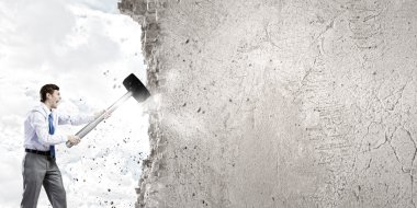 çekiç ile işadamı