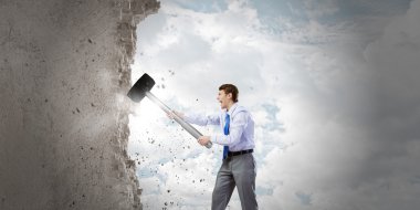 çekiç ile işadamı