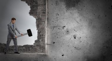 çekiç ile işadamı