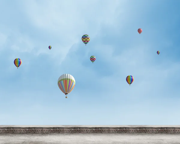 Luftballons fliegen — Stockfoto