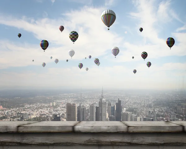 Летящие воздушные шары — стоковое фото