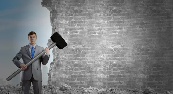 işadamı holding çekiç