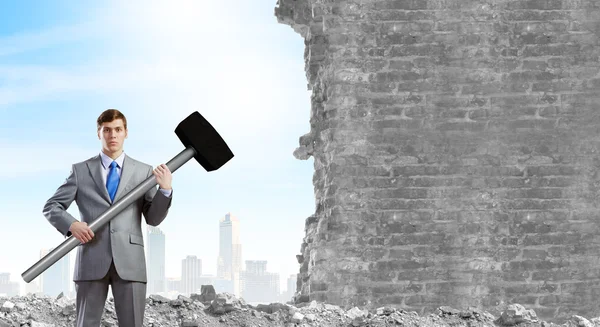 işadamı holding çekiç