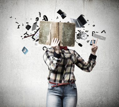 kadın gizli yüz kitap arkasındaki