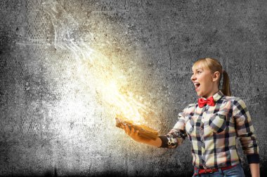 kadın holding el kitabında