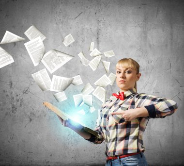 kadın holding el kitabında