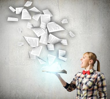 kadın holding el kitabında