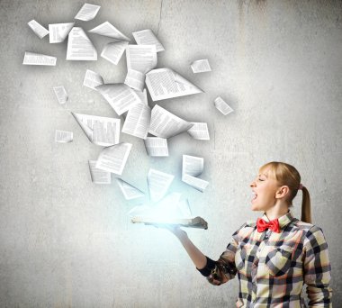 kadın holding el kitabında