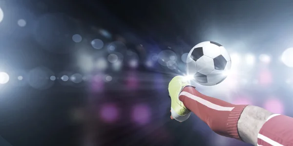 Pontapé de futebol — Fotografia de Stock