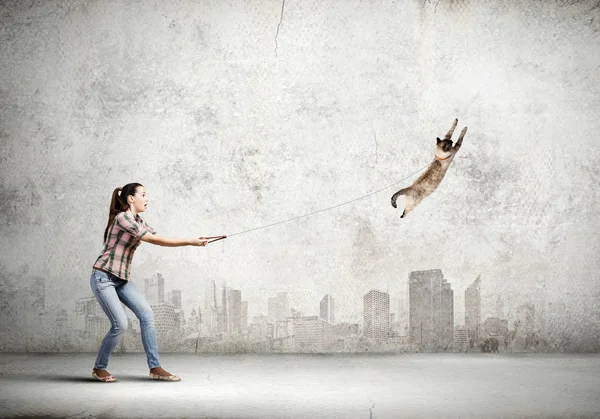 Mujer con gato — Foto de Stock