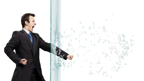 Uomo d'affari rompere il vetro — Foto Stock