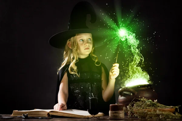 Halloween witch — Stock Photo, Image