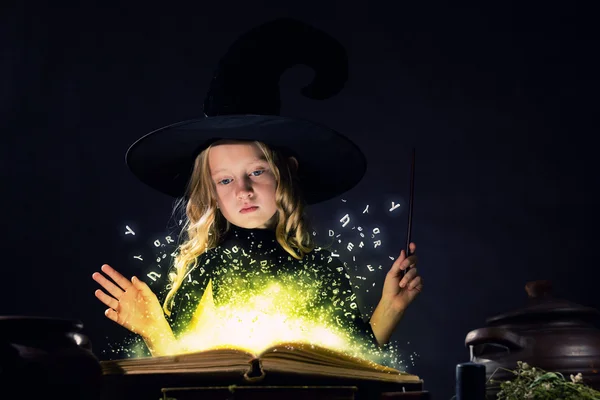 Halloween witch — Stock Photo, Image