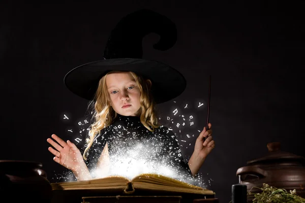 Halloween heks — Stockfoto