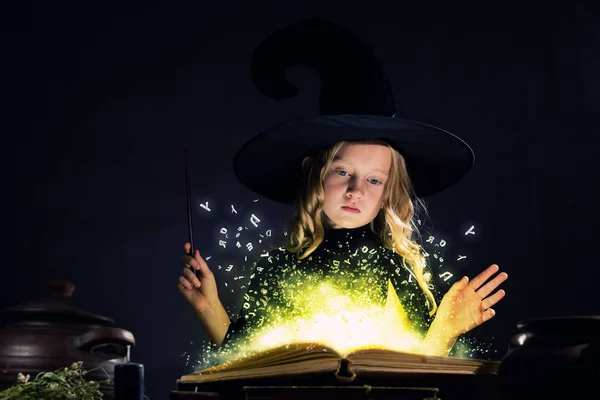 ハロウィーンの魔女 — ストック写真