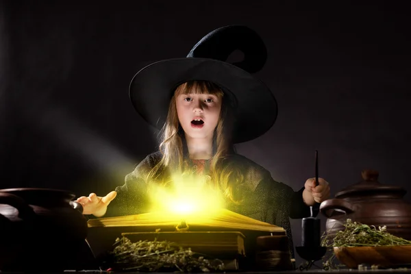 Halloween witch — Stock Photo, Image