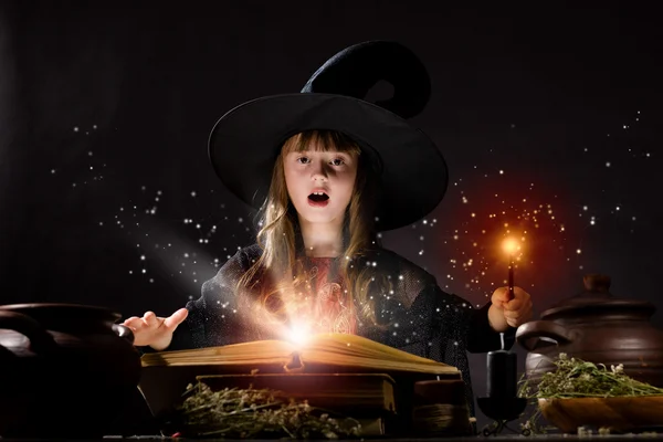 Halloween witch — Stock Photo, Image