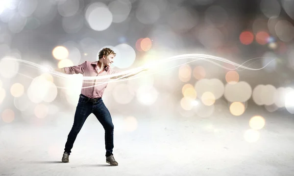 Homem jogando respingos de luz — Fotografia de Stock