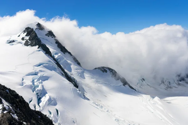 Snowy mountain peak — Stock Photo, Image