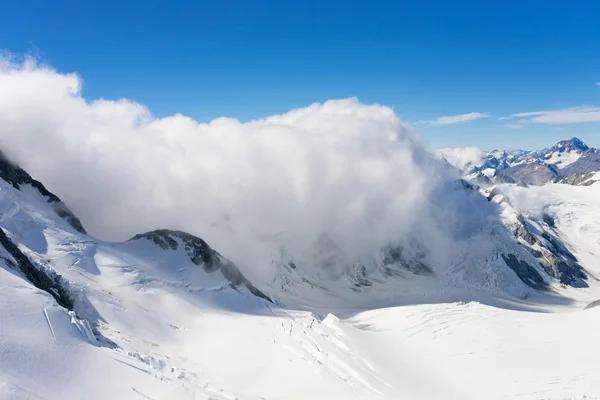 Pico de montanha nevado — Fotografia de Stock