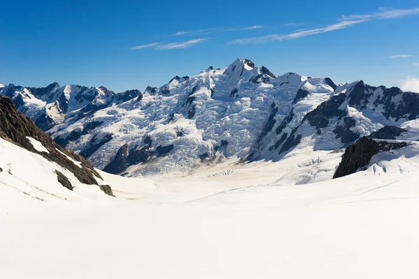 Snowy mountain peak — Stock Photo, Image