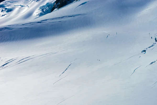 Schneebedeckte Berge — Stockfoto