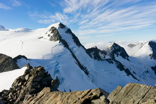 Montañas nevadas —  Fotos de Stock