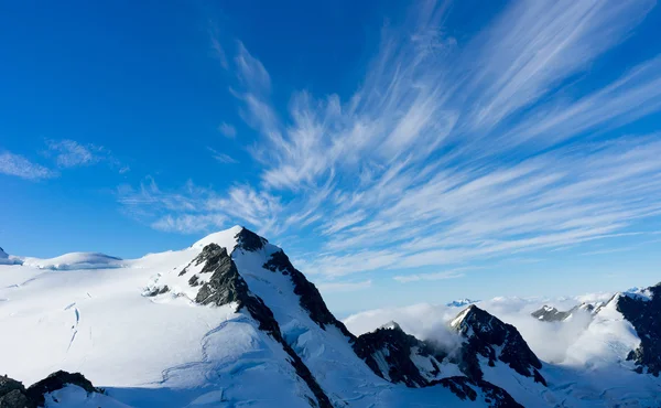 Montañas nevadas —  Fotos de Stock