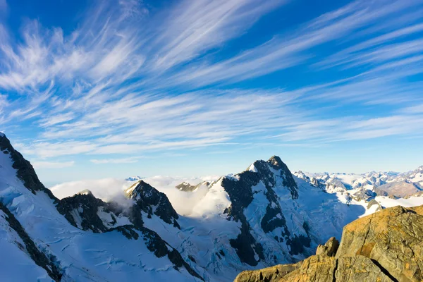 Schneebedeckte Berge — Stockfoto