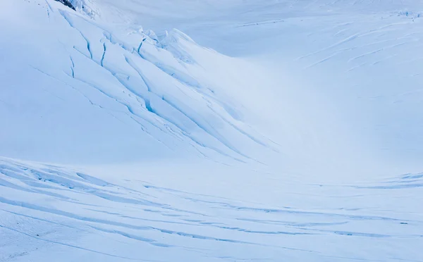 Schneebedeckte Berge — Stockfoto