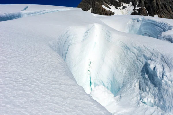 Montañas nevadas — Foto de Stock