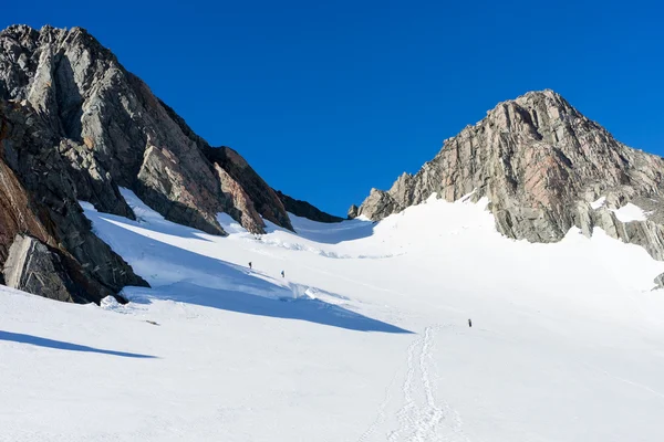 People in mountains — Stock Photo, Image