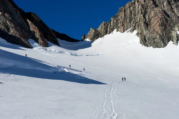 Les gens dans les montagnes — Photo