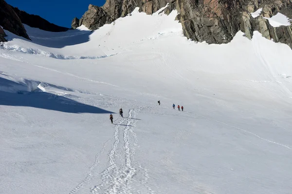 People in mountains — Stock Photo, Image