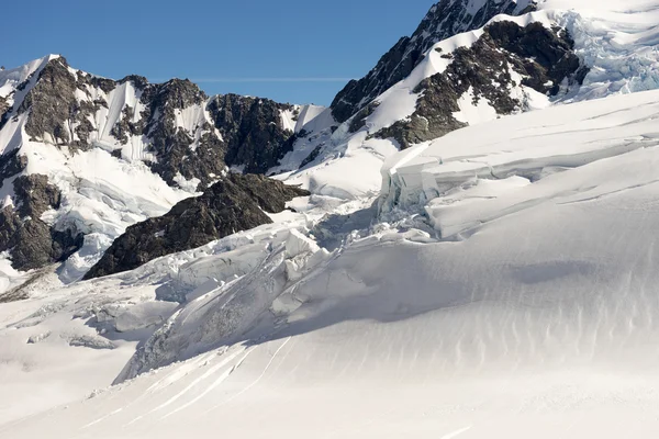 Montanhas nevadas — Fotografia de Stock