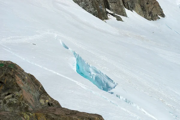 Montañas nevadas — Foto de Stock