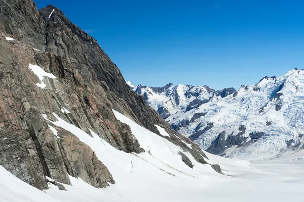 Montañas nevadas —  Fotos de Stock