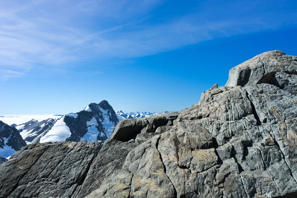 Schneebedeckte Berge — Stockfoto