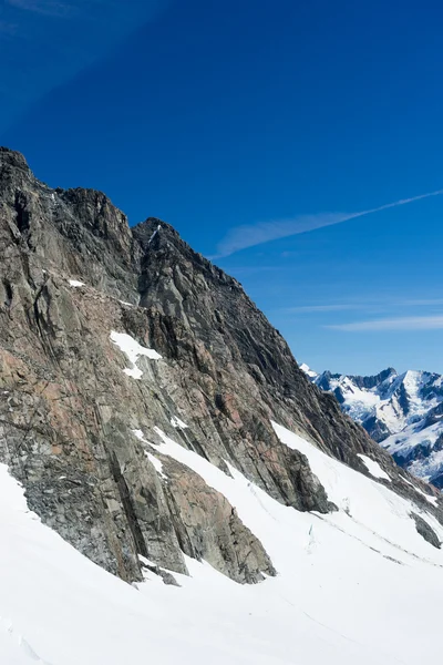 Schneebedeckte Berge — Stockfoto