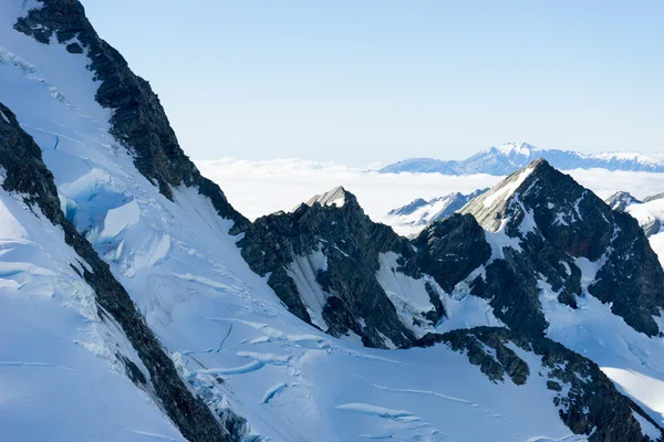 Montañas nevadas —  Fotos de Stock