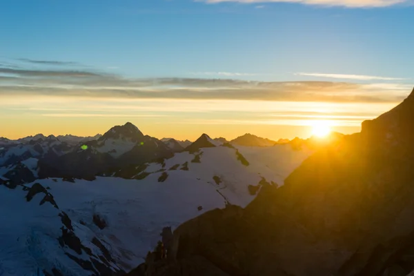 Montagne innevate — Foto Stock