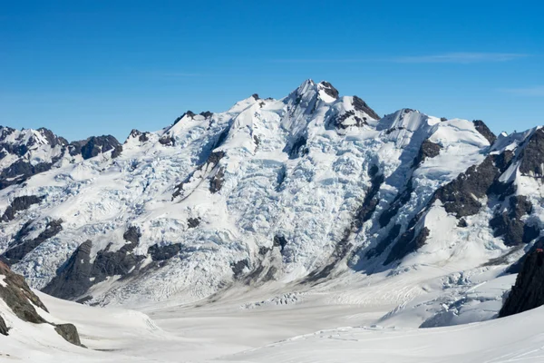 Montagnes enneigées — Photo