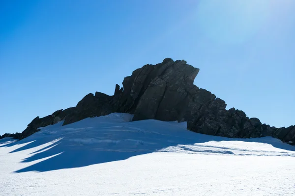 Schneebedeckte Berge — Stockfoto