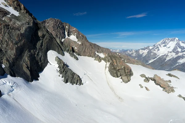 Montañas nevadas —  Fotos de Stock