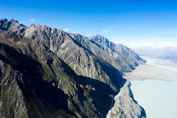 Piedra roca y cielo azul — Foto de Stock