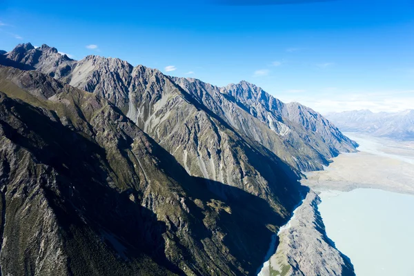 Pedra rock e céu azul — Fotografia de Stock