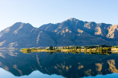 Yeni Zelanda Alpler ve göl