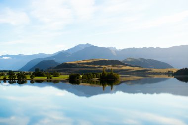 Yeni Zelanda Alpler ve göl