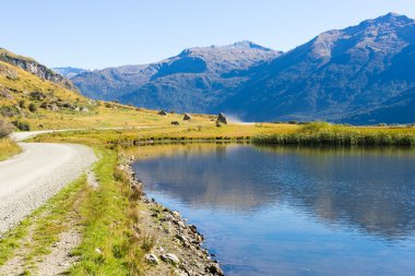 Yeni Zelanda Alpler ve göl